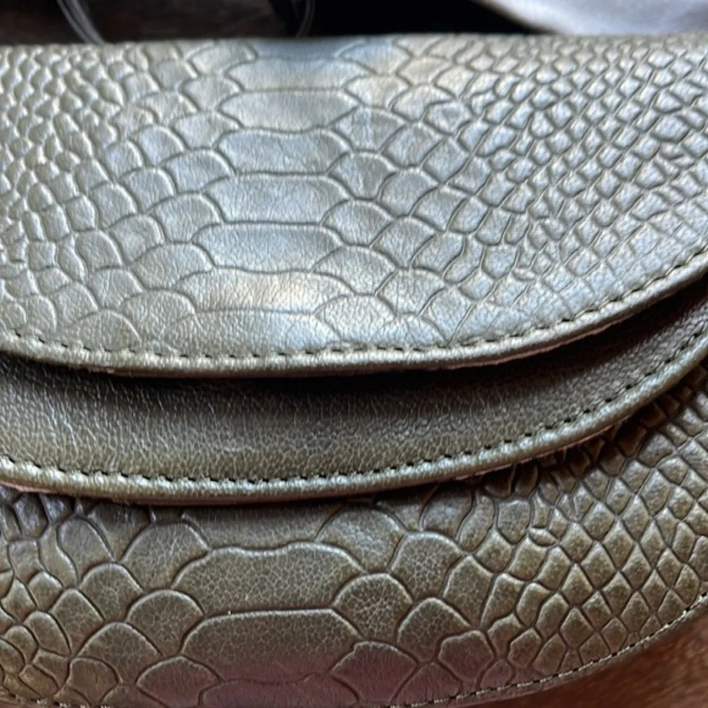 Brandi Croc Embossed Leather Crossbody Bag DAY AND MOOD